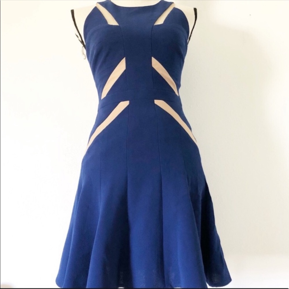 BCBGMAXAZRIA - Picture 4 of 5